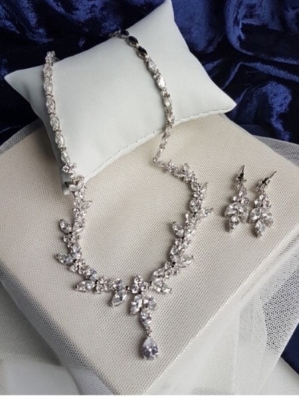 Elegant Silver-Tone Crystal Leaf Necklace Dazzling Clear Stones With Its Earring